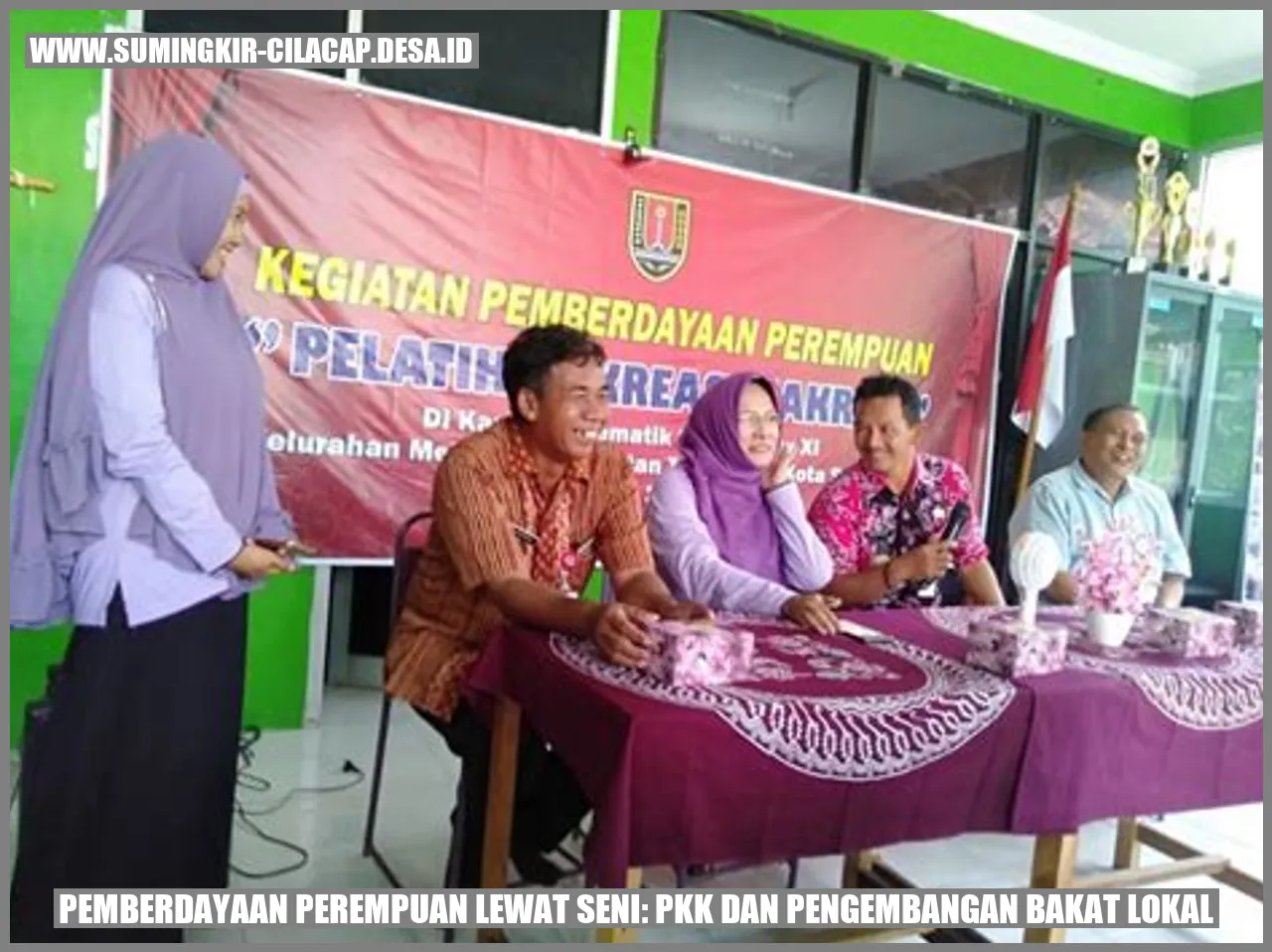 Gambar Perempuan di Desa Sawangan